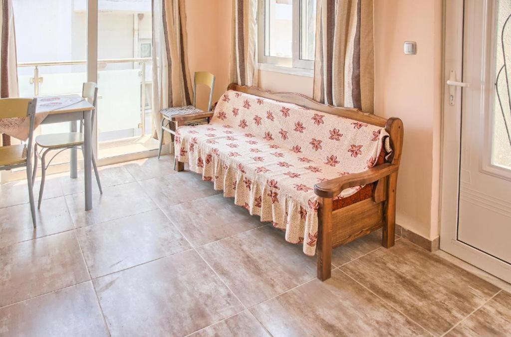 Despinas Seafront Apartments,Charaki Buitenkant foto