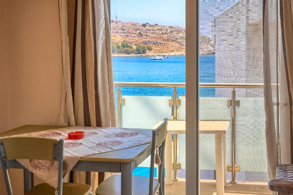 Despinas Seafront Apartments,Charaki Buitenkant foto